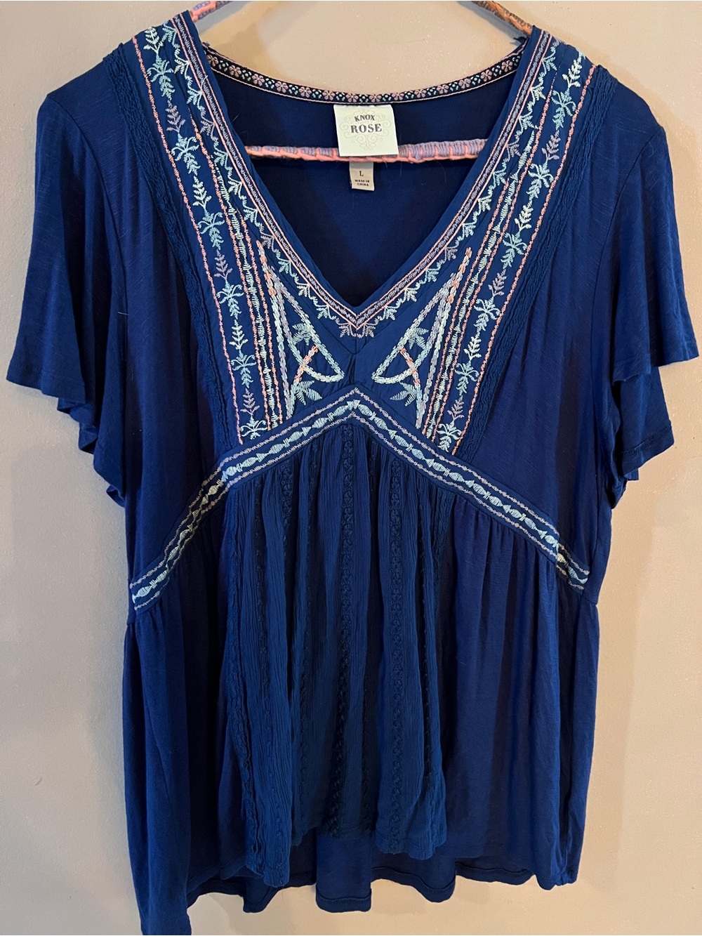 Knox Rose peasant style short sleeve top with beautiful embroidery.